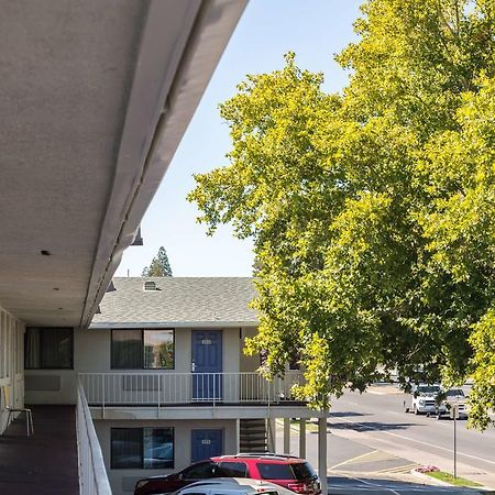 Motel 6-Reno, Nv - Virginia Plumb מראה חיצוני תמונה
