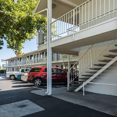 Motel 6-Reno, Nv - Virginia Plumb מראה חיצוני תמונה