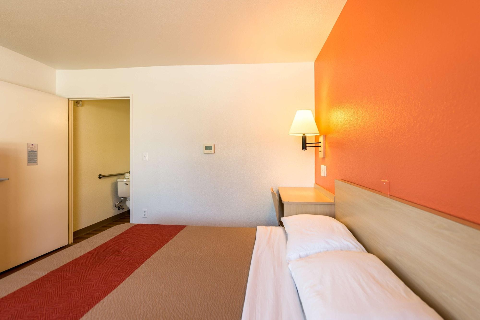 Motel 6-Reno, Nv - Virginia Plumb מראה חיצוני תמונה