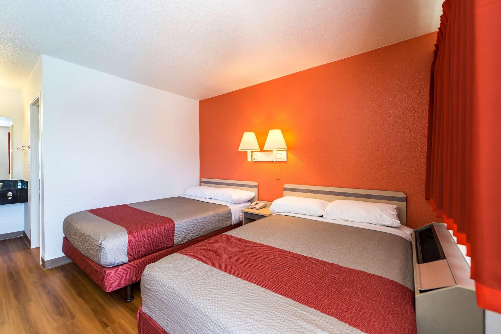 Motel 6-Reno, Nv - Virginia Plumb מראה חיצוני תמונה