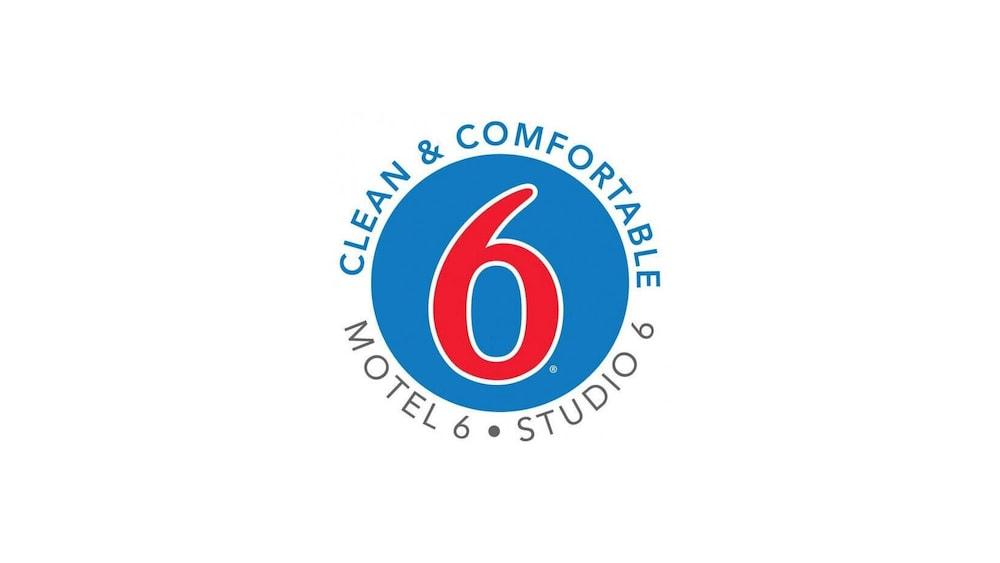 Motel 6-Reno, Nv - Virginia Plumb מראה חיצוני תמונה