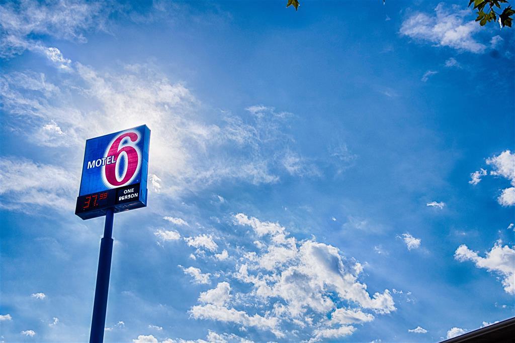 Motel 6-Reno, Nv - Virginia Plumb מראה חיצוני תמונה