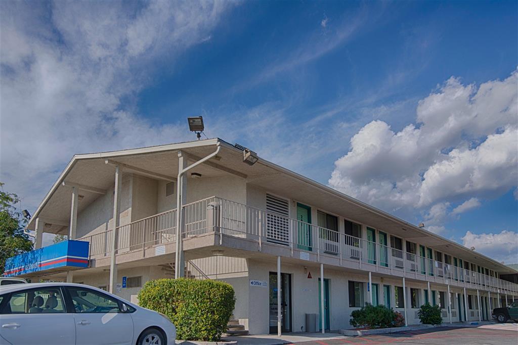 Motel 6-Reno, Nv - Virginia Plumb מראה חיצוני תמונה