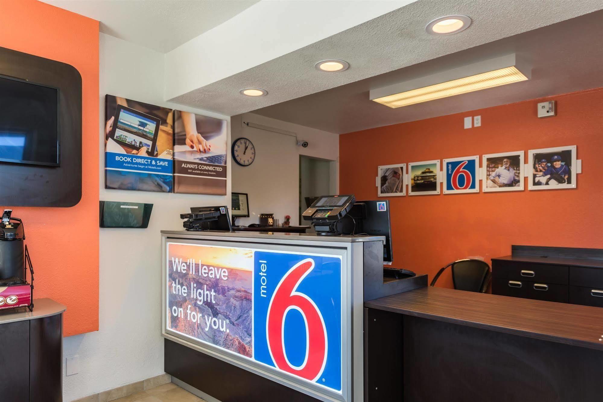 Motel 6-Reno, Nv - Virginia Plumb מראה חיצוני תמונה