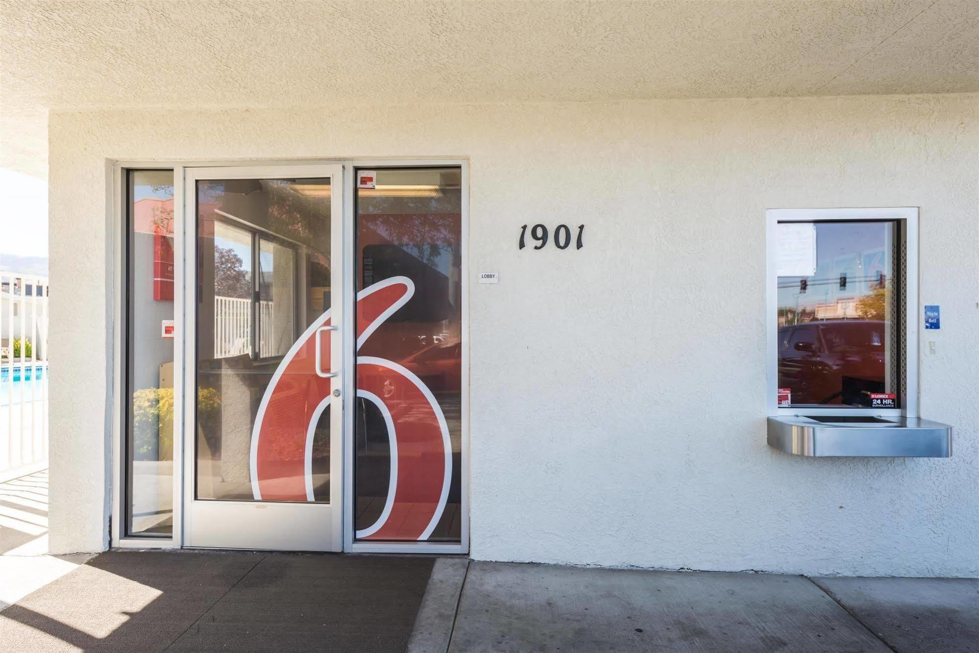 Motel 6-Reno, Nv - Virginia Plumb מראה חיצוני תמונה