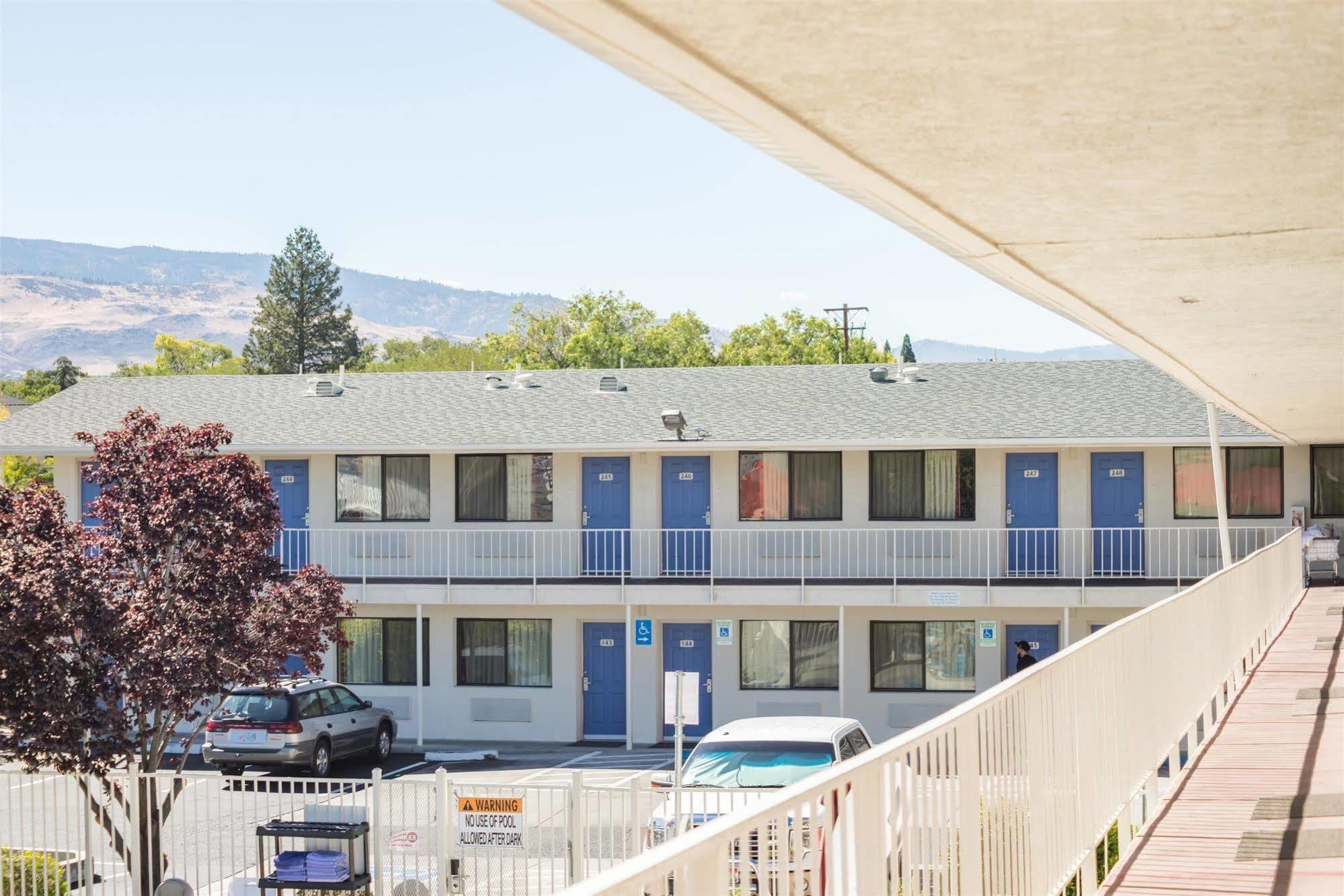 Motel 6-Reno, Nv - Virginia Plumb מראה חיצוני תמונה